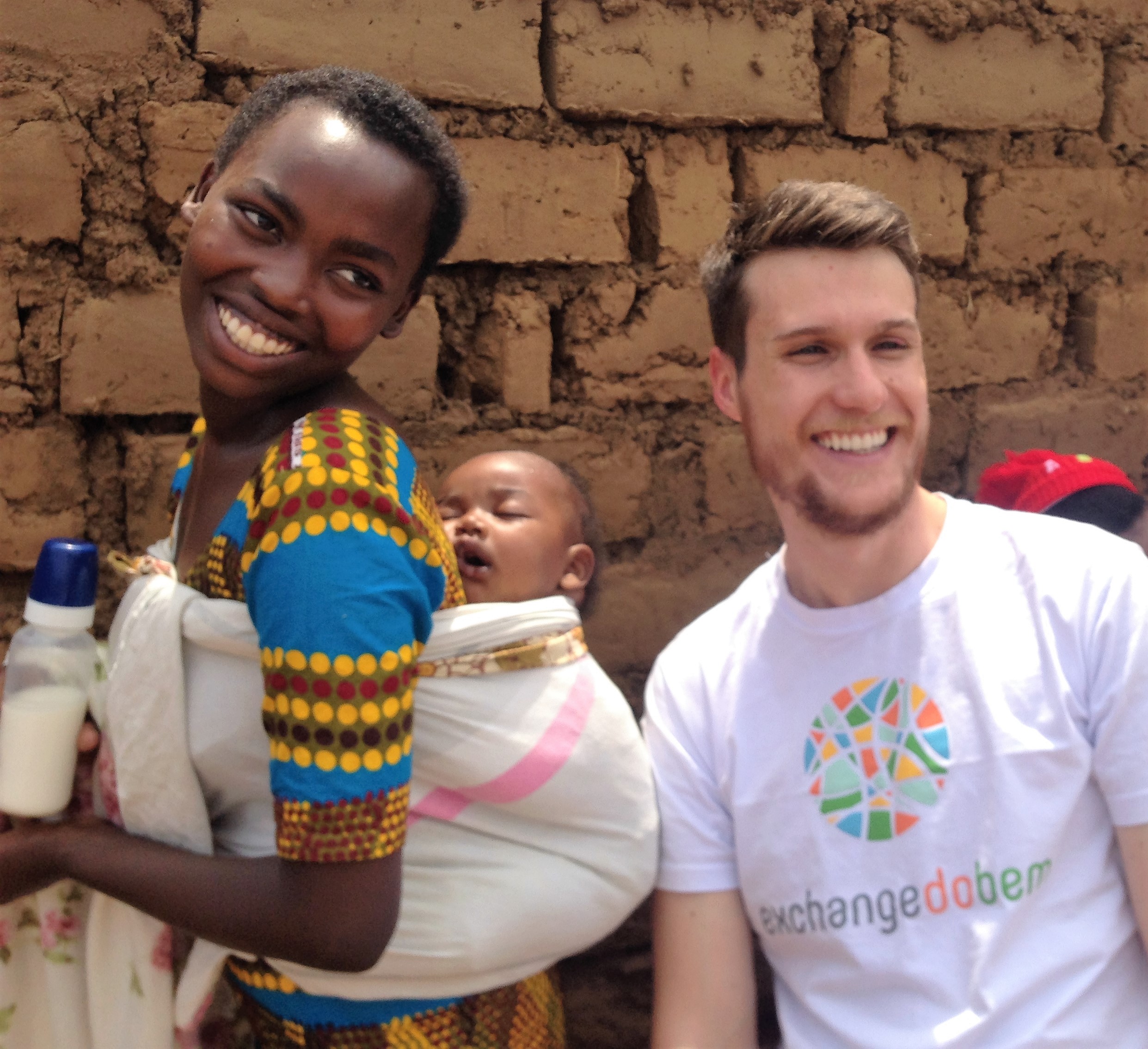 voluntariado no exterior pessoas de diferentes culturas sorrindo