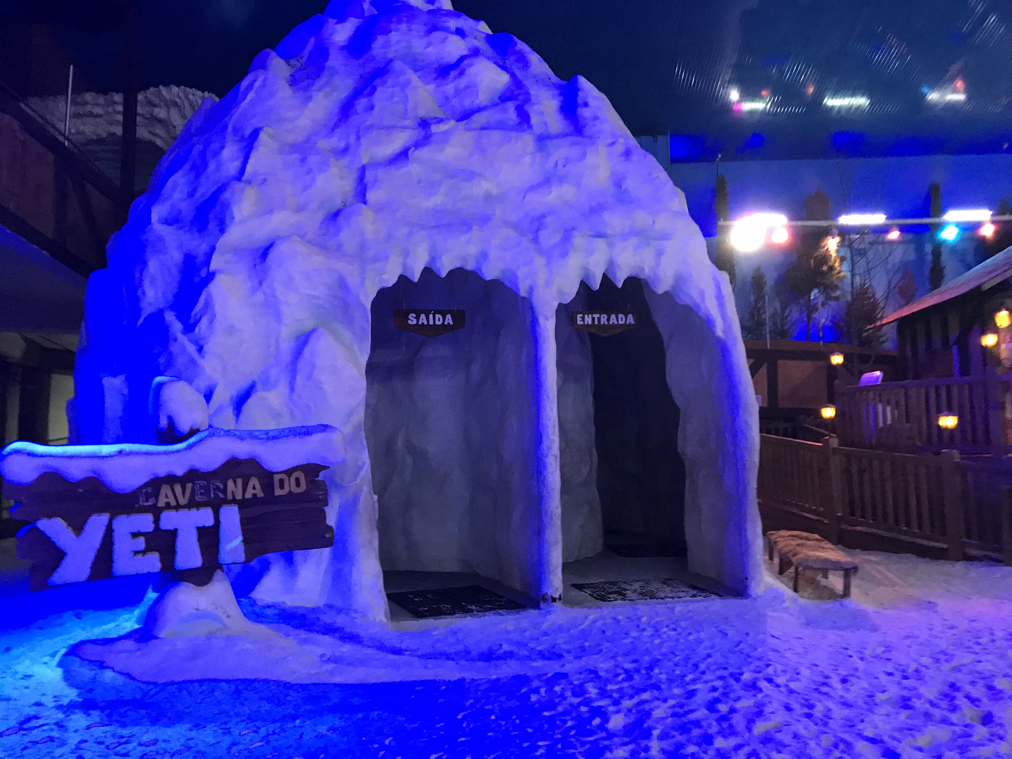snowland night caverna do yeti