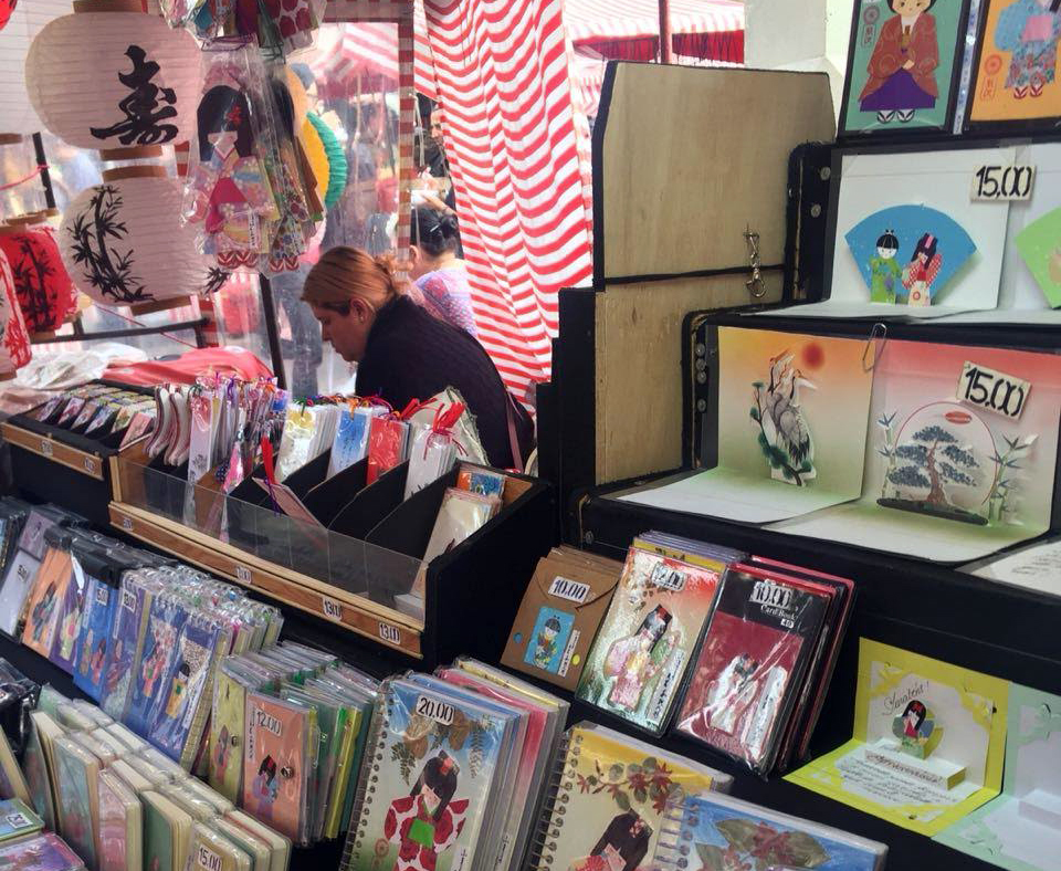 final de semana em são paulo barraquinha com produtos à venda