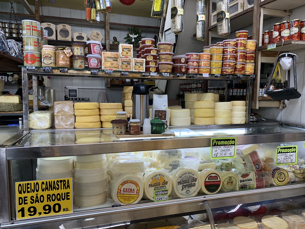 Queijos e delicias dentro do Mercado Público de BH