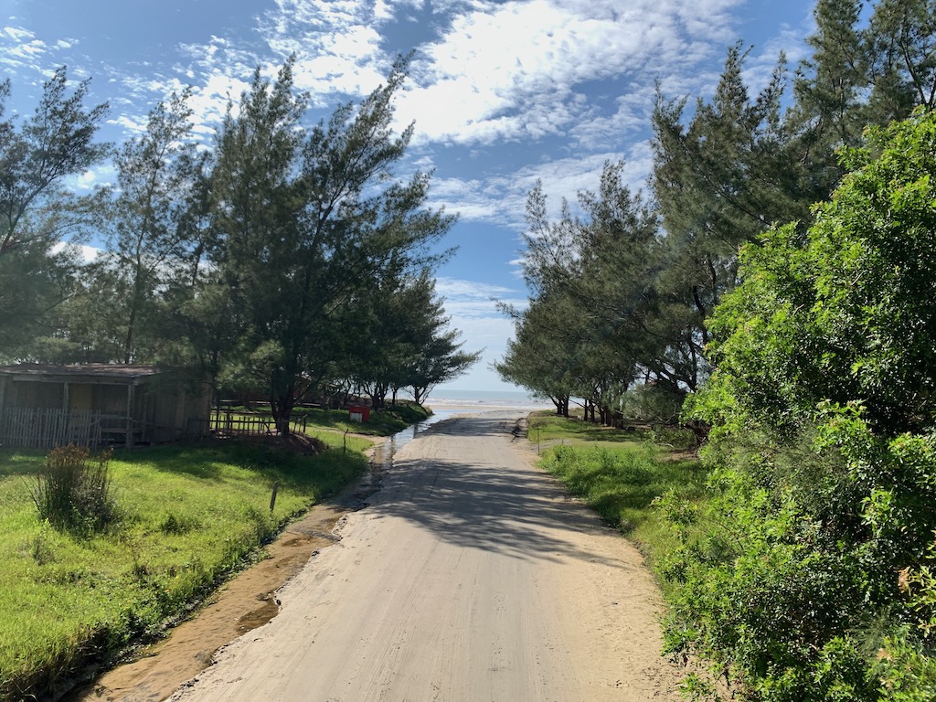 vista da praia do farol em tavares