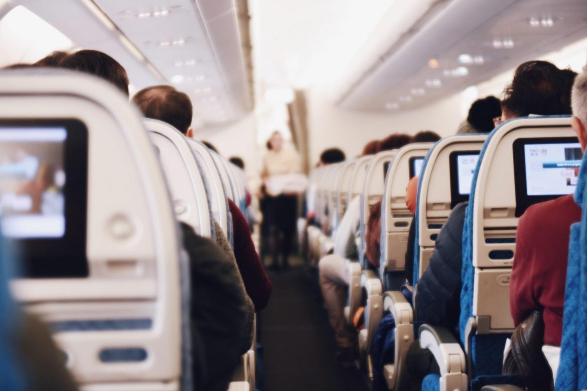 Passageiros dentro do avião